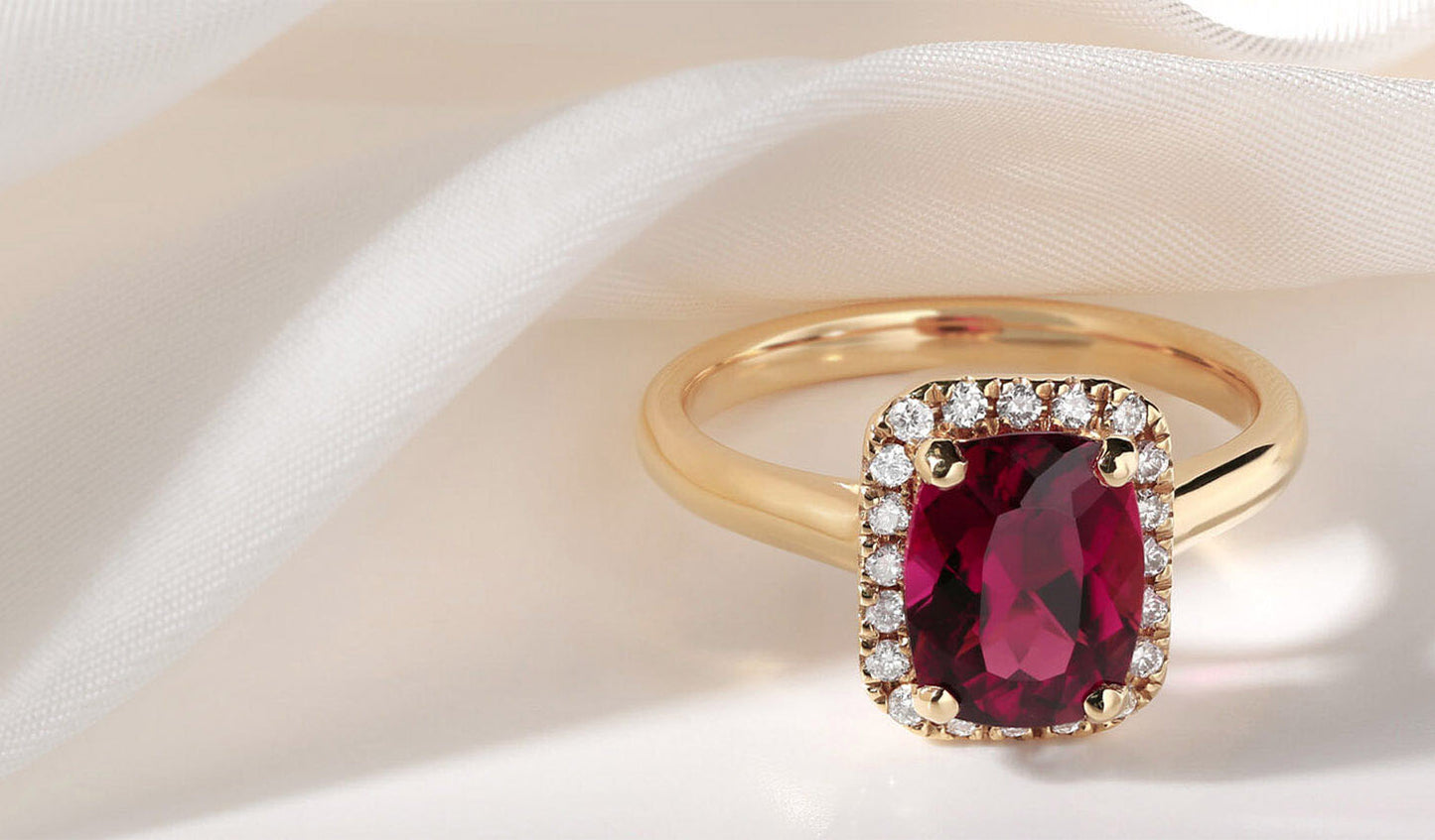 Vintage Oval Lab-Grown Ruby Ring - Teneff Jewelry